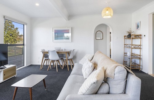 Foxton Beach House | Coastal Gem - Foxton Beach Holiday Home
