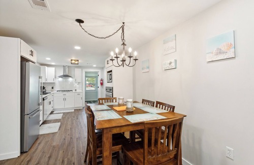 Waveland House | Coastal Getaway minutes from the beach and Bay St Louis,Spacious,free Wifi