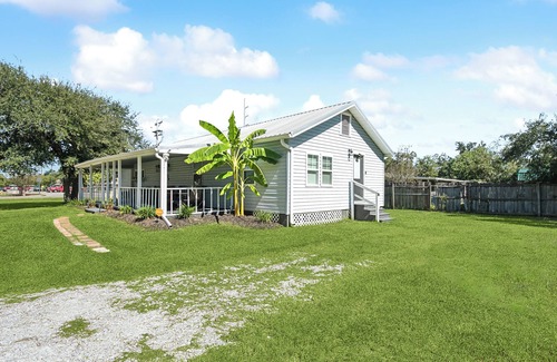 Waveland House | Coastal Getaway minutes from the beach and Bay St Louis,Spacious,free Wifi