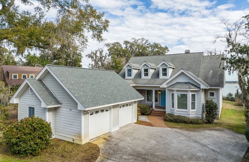 Beaufort House | Coastal Getaway - Stunning Water Views!