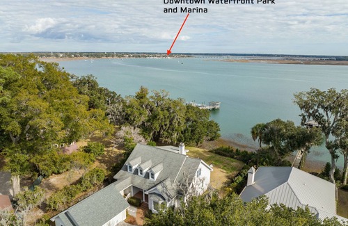 Beaufort House | Coastal Getaway - Stunning Water Views!