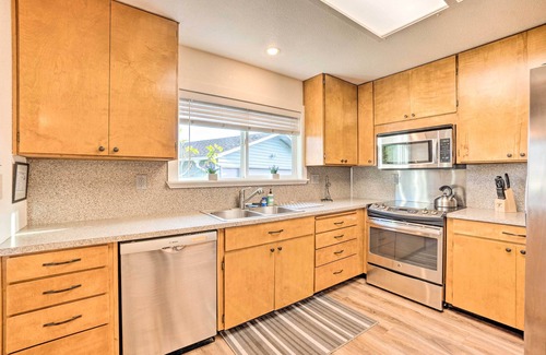 Brookings House | ‘Coastal Haven’ Getaway ~ 1 Mi to Mill Beach!