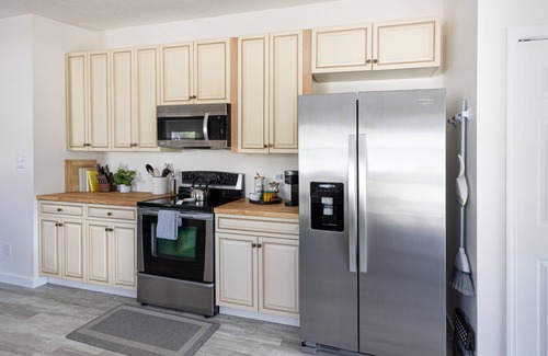 Iona House | Coastal Haven - Minutes Away From The Beach!
