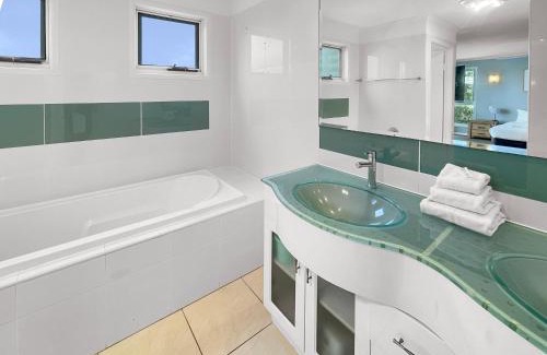 Caloundra Apartment | Coastal Haven Retreat