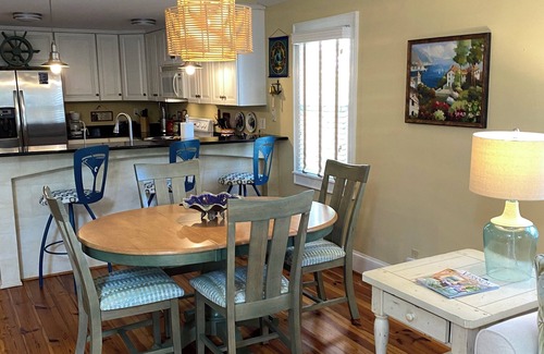 Morehead City House | Coastal hideaway in downtown Beaufort. Walk to shops and restaurants!