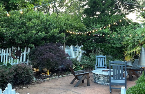 Morehead City House | Coastal hideaway in downtown Beaufort. Walk to shops and restaurants!