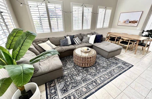 Oxnard House | Coastal Home - 5 Bedrooms Perfect Beach Getaway
