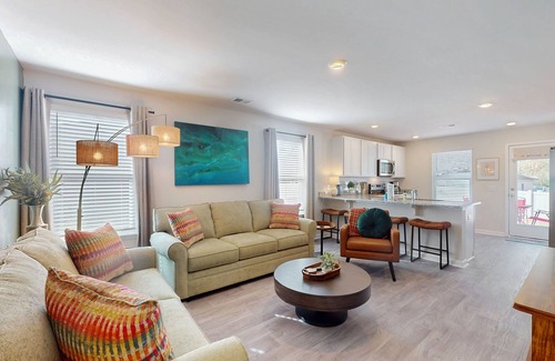 Ocean Isle Beach House | Coastal home near golf courses and close to beach attractions - central AC & W/D