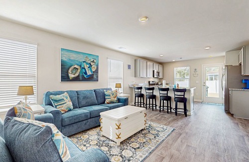 Ocean Isle Beach House | Coastal home near golf courses and close to beach attractions - central AC & W/D