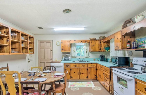 Darien House | Coastal Home w/ Fire Pit, 2 Mi to Dtwn Darien