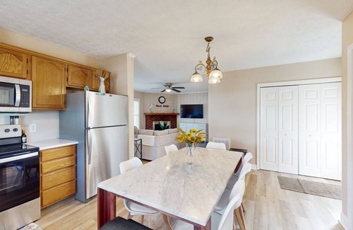 Salter Path Cottage | Coastal home with patio, close to beach and local attractions