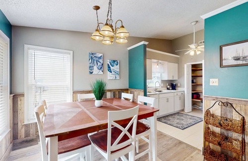 Morehead City House | Coastal home with privacy fence, a patio, close to beach and local attractions