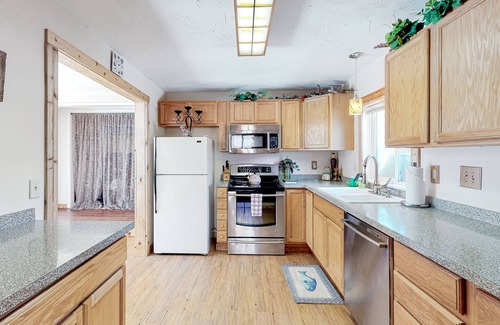 Florence House | Coastal house with decks, grill, firepit, & modern kitchen - 1/2 mile to beach