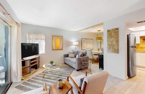 Clearwater Condo | Coastal Living Condo with Pool