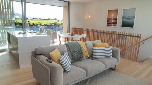 Raglan Apartment | Coastal Living in Comfort