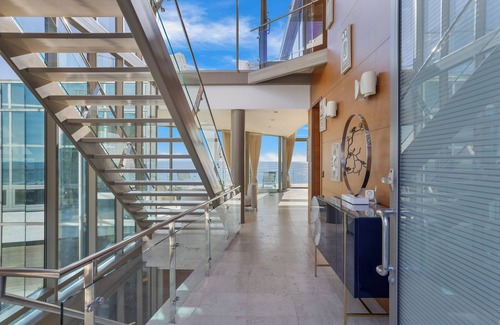 Los Angeles County Villa | Coastal Masterpiece with Expansive Beachfront & Luxury Amenities