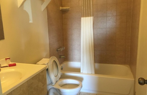 McCutcheon Field Hotel | Coastal Motel