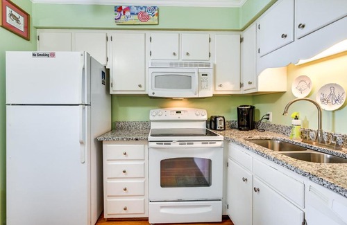 Gulf Stream Estates Apartment | Coastal Murrells Inlet Condo with Balcony!