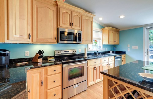 Newport House | Coastal Newport Home w/ Water View & Access!