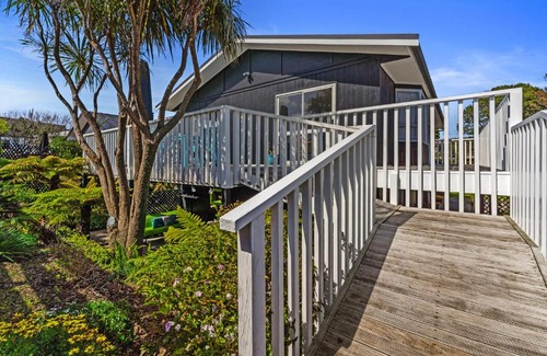 Papamoa Beach House | Coastal Oasis - Papamoa Beach Holiday Home