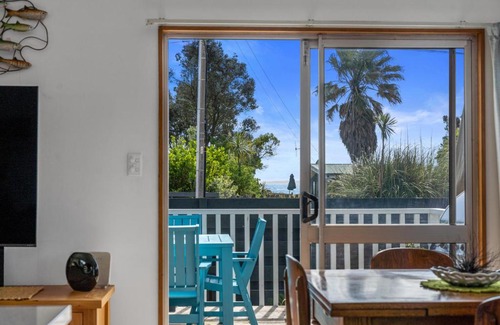 Papamoa Beach House | Coastal Oasis - Papamoa Beach Holiday Home