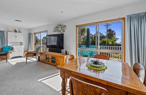 Papamoa Beach House | Coastal Oasis - Papamoa Beach Holiday Home
