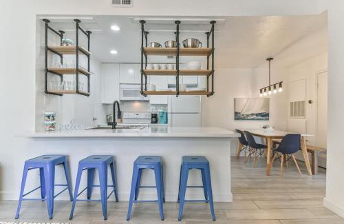 Galveston House | Coastal Paradise Condo with 2 Bedrooms and Pool