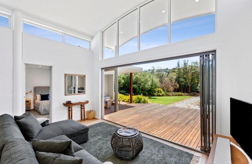 Ocean Grove House | Coastal paradise just metres from the beach
