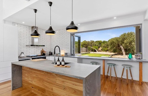 Ocean Grove House | Coastal paradise just metres from the beach