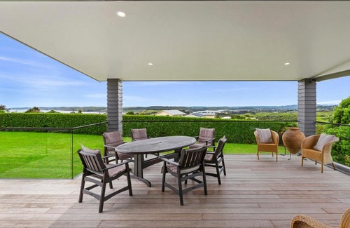 Raglan Villa | Coastal Paradise