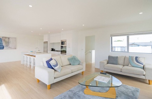Matarangi Cottage | Coastal Pearl - Matarangi Holiday Home