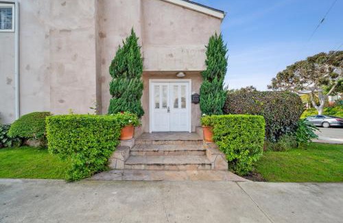 Corona del Mar House | Coastal Pet Friendly Gem Near the Beach and Shopping