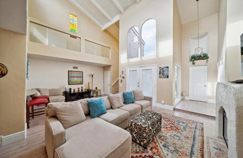 Corona del Mar House | Coastal Pet Friendly Gem Near the Beach and Shopping