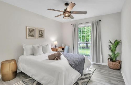Savannah House | Coastal Pool Retreat Near Beach Downtown & Fun