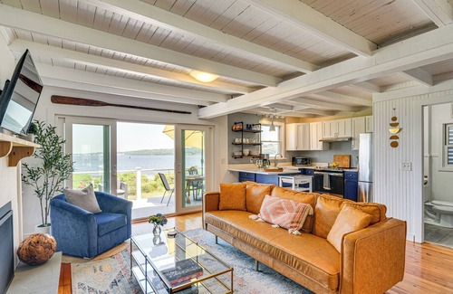 Portsmouth House | Coastal Portsmouth Home w/Bay Access Near Newport
