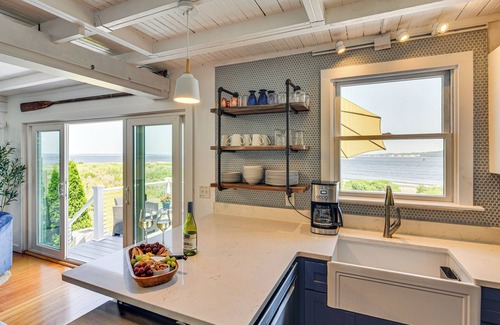 Portsmouth House | Coastal Portsmouth Home w/Bay Access Near Newport