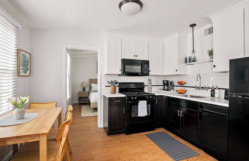 Beach Barber Tract House | Coastal Retreat 1BR Steps to Ocean & Peek Views