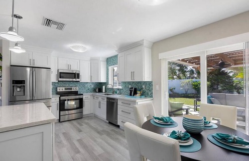 North Palm Beach House | Coastal Retreat 3 bedroom 2 bath with Hot Tub