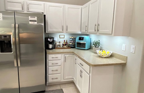 Sebastian Highlands House | Coastal Retreat: 4Br Home for families heated pool /8 min to Beaches , River