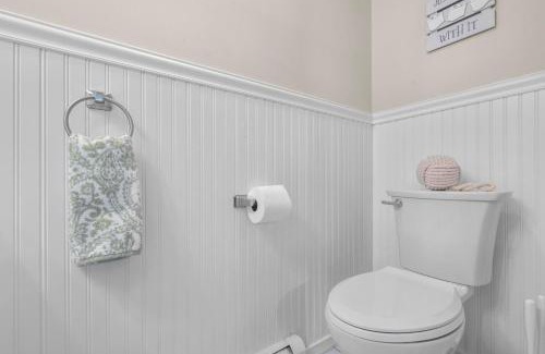 Fairfield Apartment | Coastal Retreat Charming 3-Bedroom Fairfield Townhouse near Beaches I Town Center