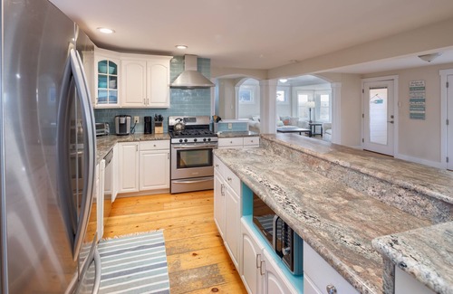 Newbury House | Coastal Retreat in Plum Island – 3 Minutes to the Beach!