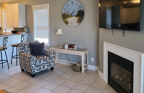 St. James Condo | Coastal Retreat - Relaxing Marina View - Minutes from Oak Island