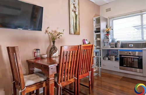 Cronulla Apartment | Coastal Retreat: Walk to Beach & Cronulla Golf Club - Sleeps 3
