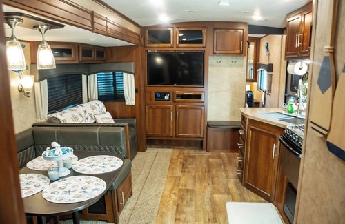 Iona House | Coastal Rv Getaway-Pet Friendly- Beaches and Islands 2-10 minutes away!