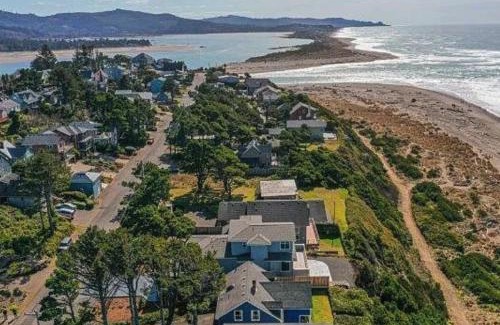 Lincoln City House | Coastal Serenity