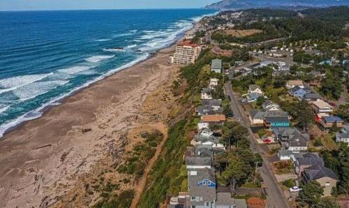 Lincoln City House | Coastal Serenity