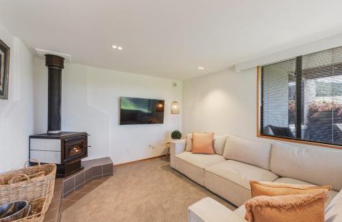 Waikawa Bay House | Coastal Sound - Waikawa Holiday Home