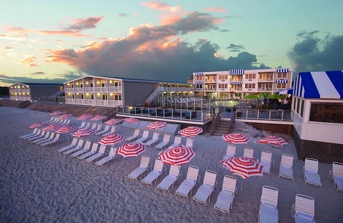 Silver Beach Hotel | Coastal-Style Retreat! Onsite Parking and Pools! Near Woods Hole Aquarium!