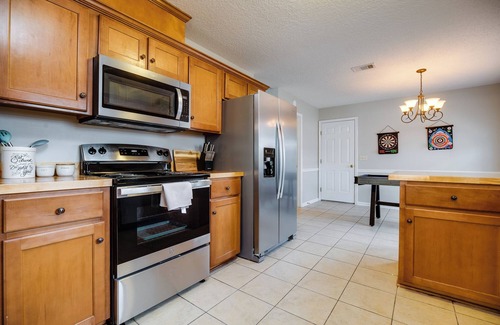 Hinesville House | Coastal theme getaway Relaxing, Patio Arcade