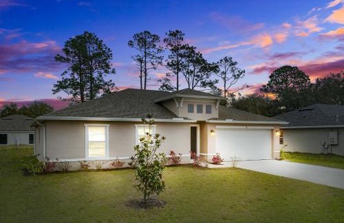 Palm Coast House | Coastal Vibes & Family Fun-Spacious 3BR, Kidz Zone, Desirable Neighborhood